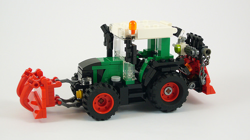 Fendt 500 Vario Polterschild & Forstseilwinde (Forest Blade & Forestry Winch) 01